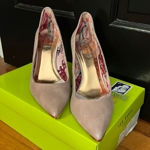 Ted Baker dusty pink suede heels :: Sz 9